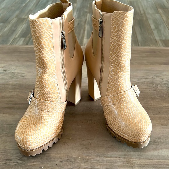 Cape Robbin Booties - Picture 4 of 6